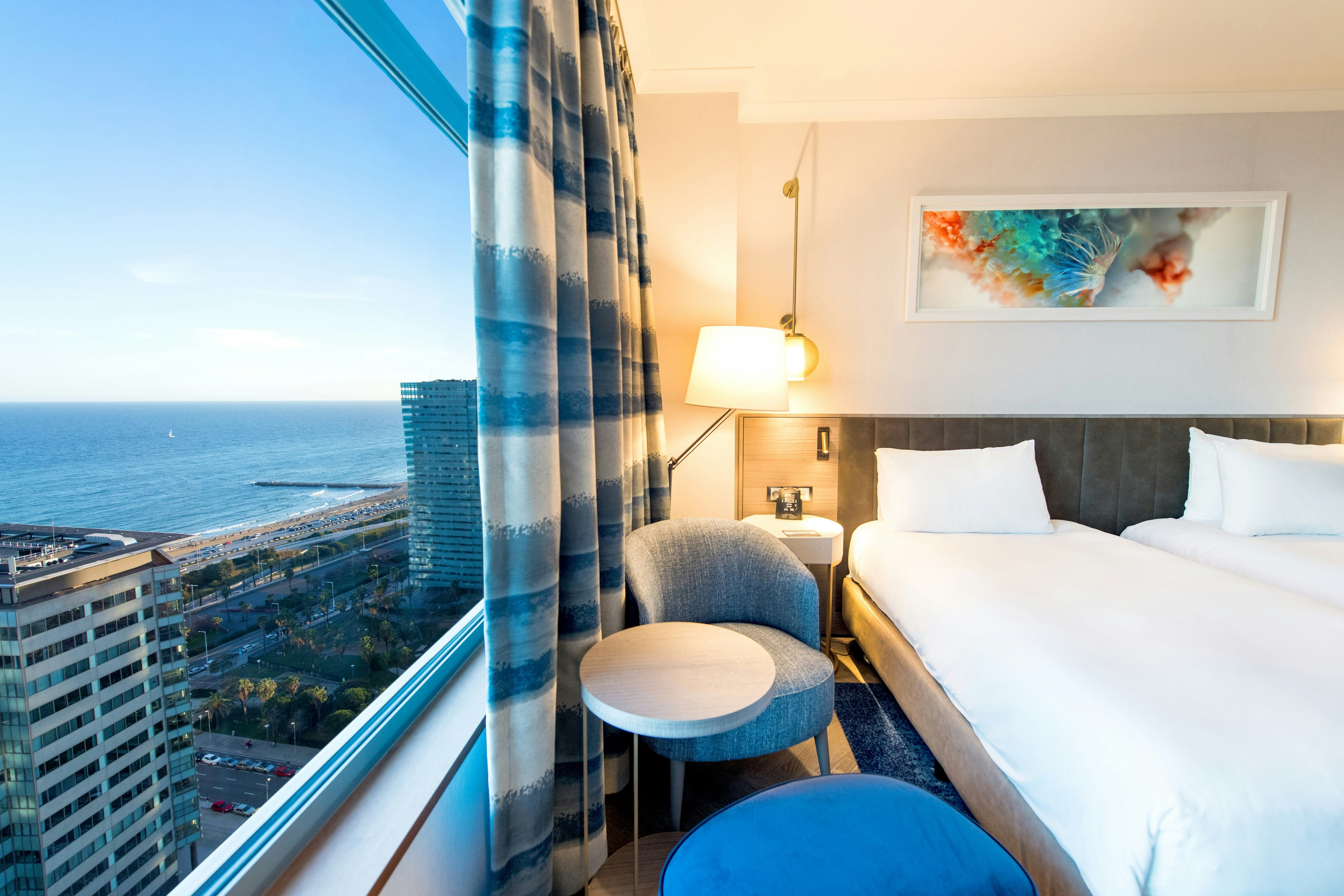 EXECUTIVE, TWIN BEDS, SEA VIEW