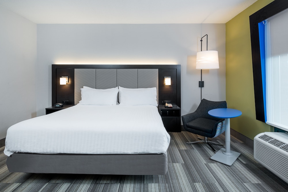 Holiday Inn Express and Suites Florence I-95 and I-20 Civic Ctr, an IHG Hotel 15/70
