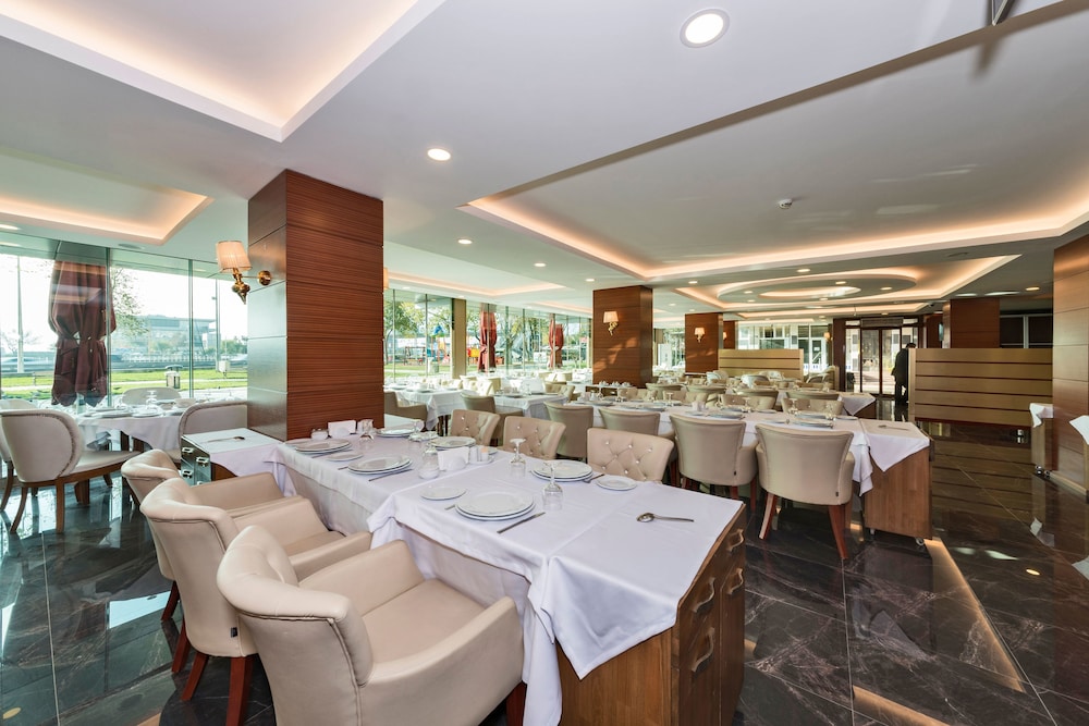 Cevheri S Hotel 32/53