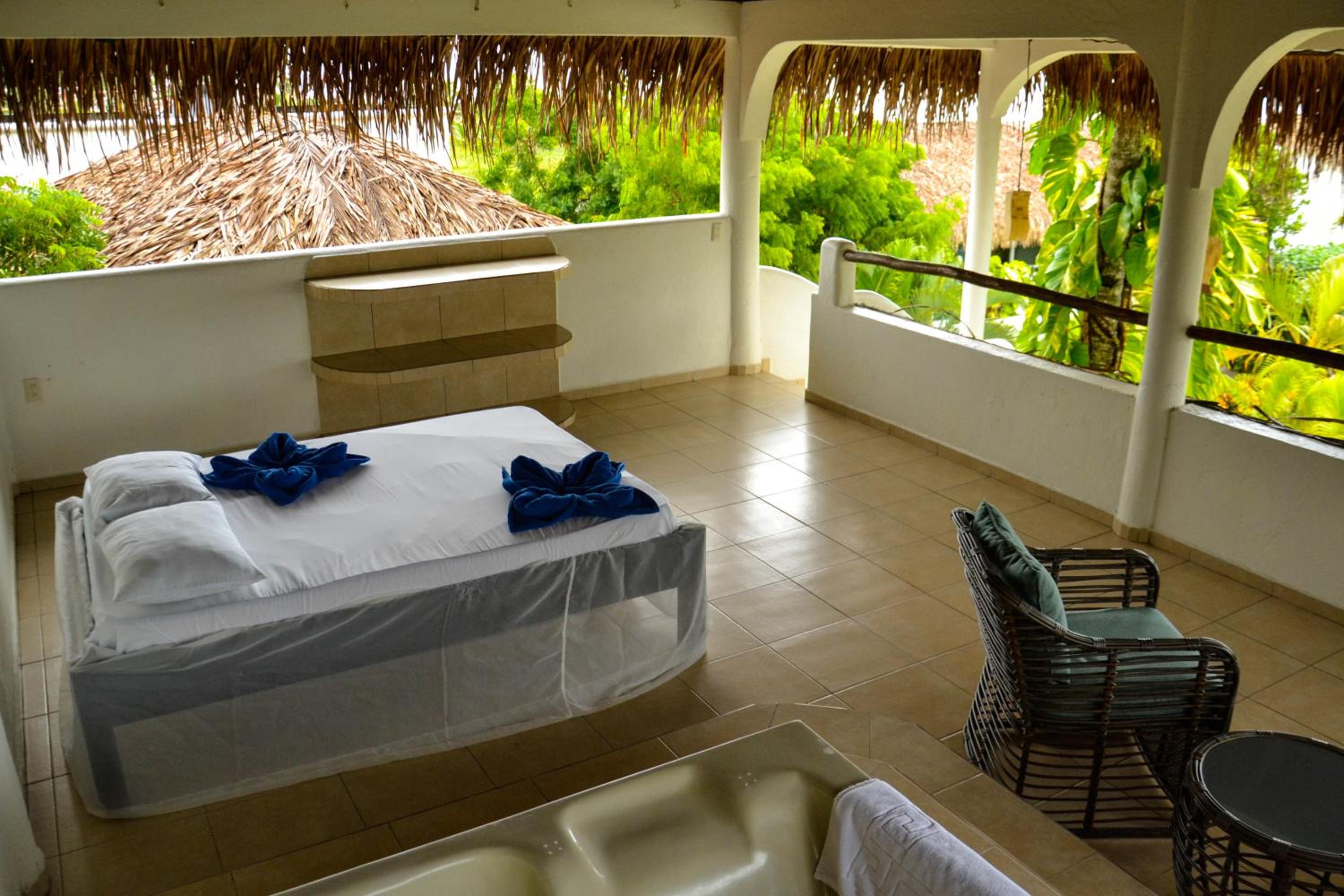 Suite, King Bed, Hot Tub