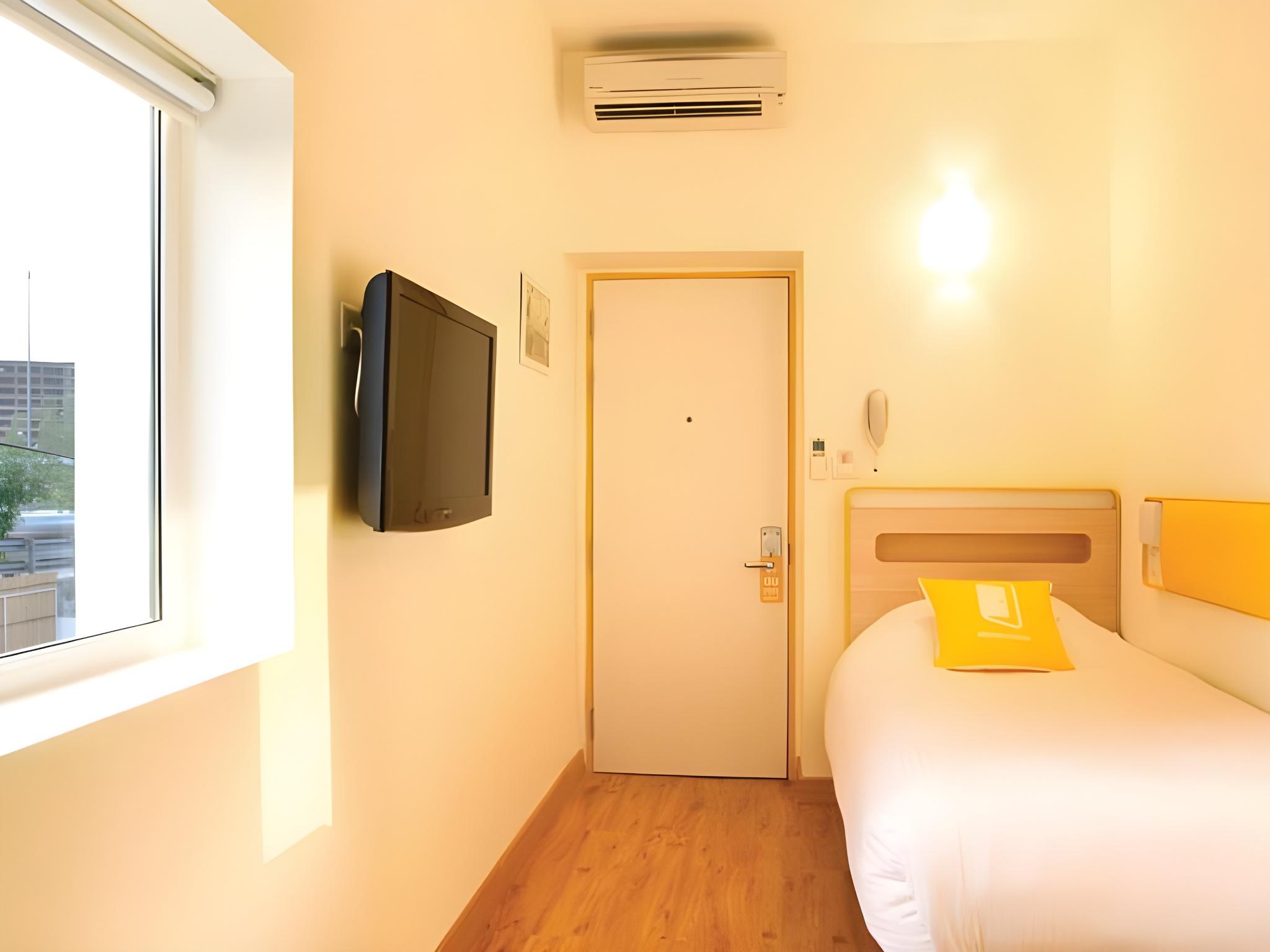 Room, Single