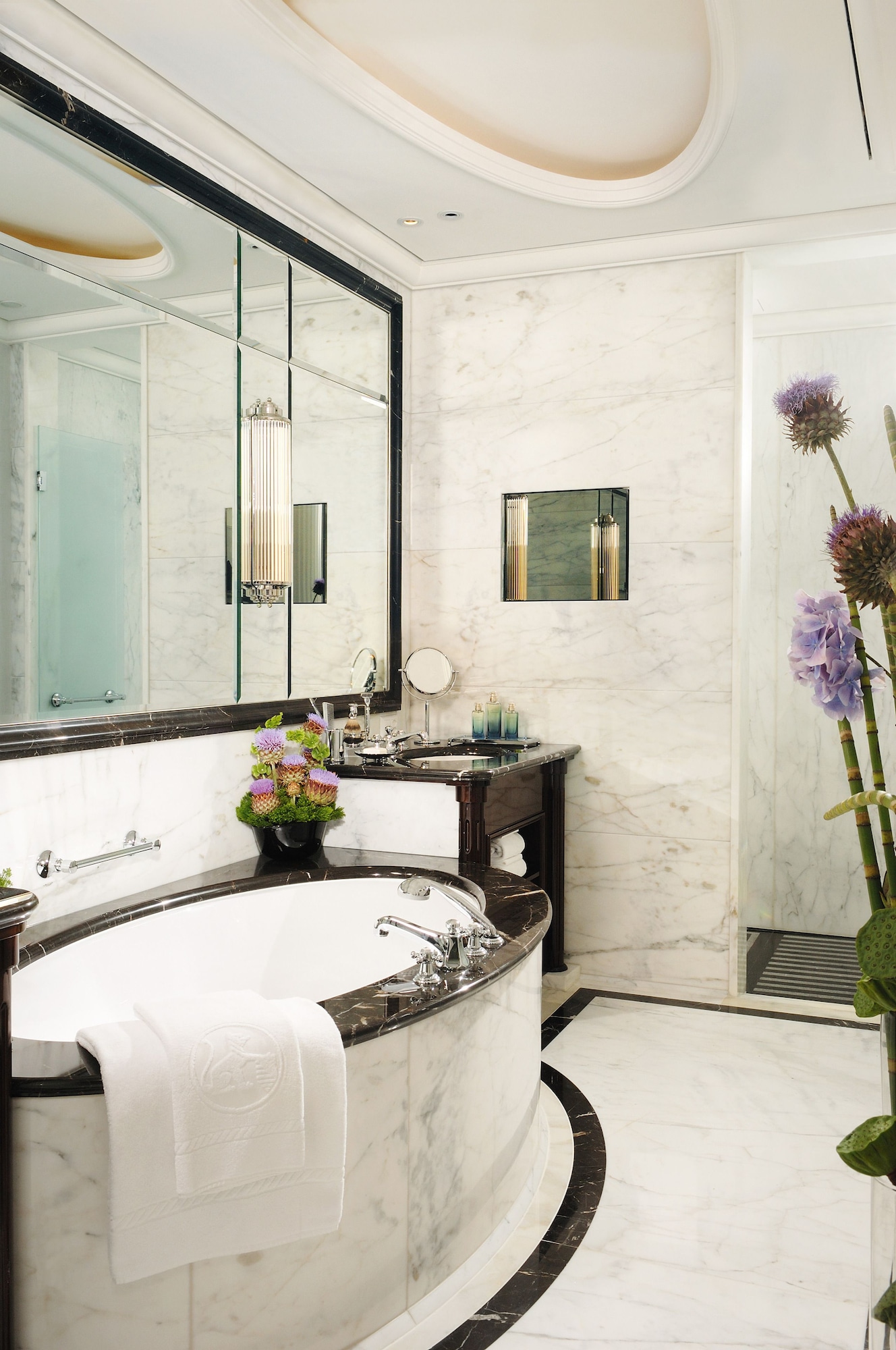 Suite, Twin Beds, Lake Side 5/5