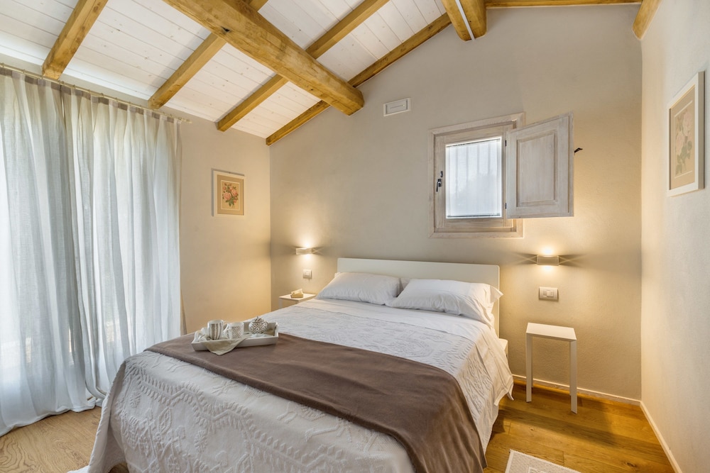 Tenuta Petra Bianca 8/32