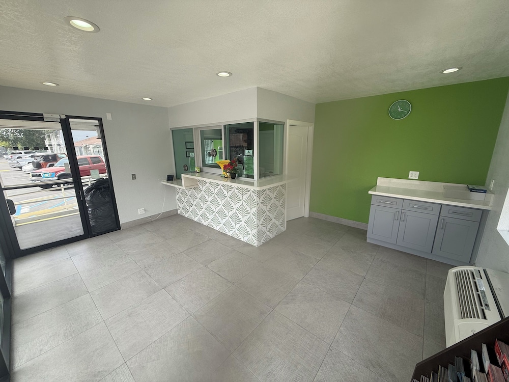 Hi-Way Host Motel 11/56