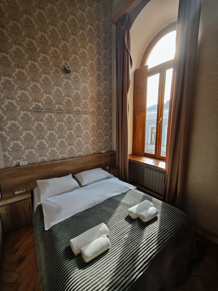Friendly Hotel 24/50