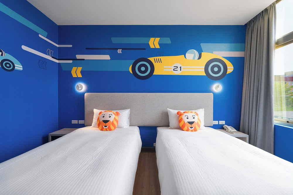 ROOM, TWIN BEDS