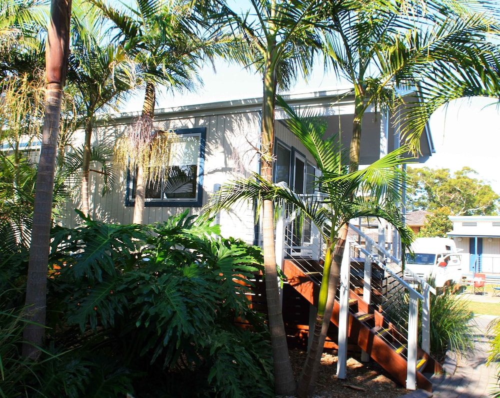 SHOAL BAY HOLIDAY PARK 63/70