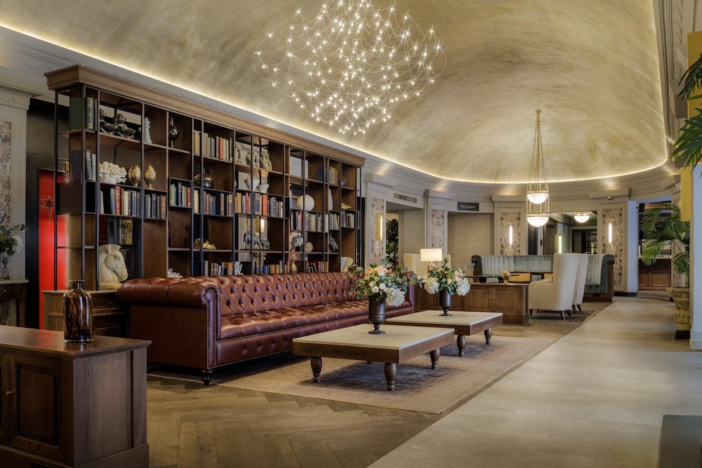 The Queens Hotel 38/59