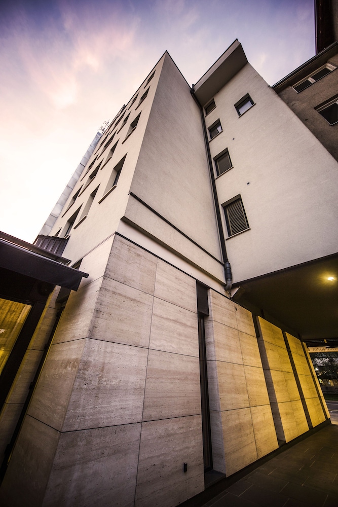 Residence 3/50