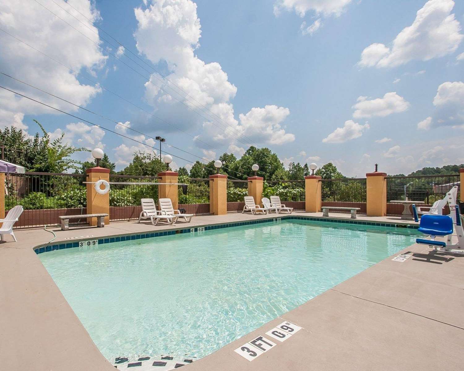 Econo Lodge Northport near University 34/36