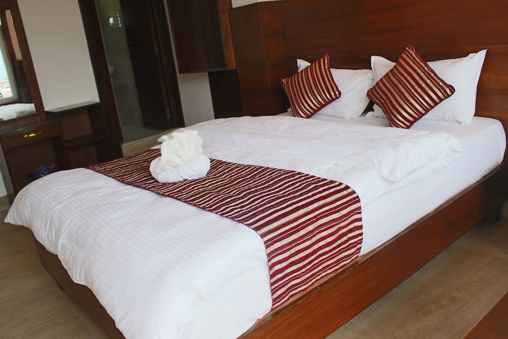 DELUXE, DOUBLE BED