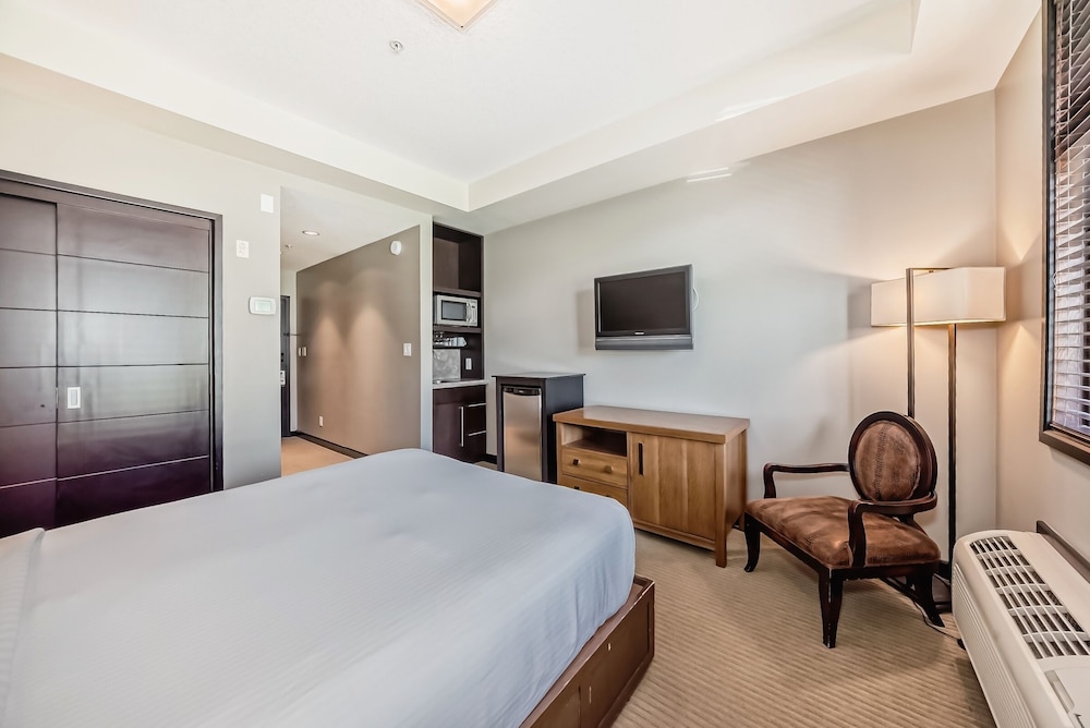Standard, Queen Bed, Golf Course View