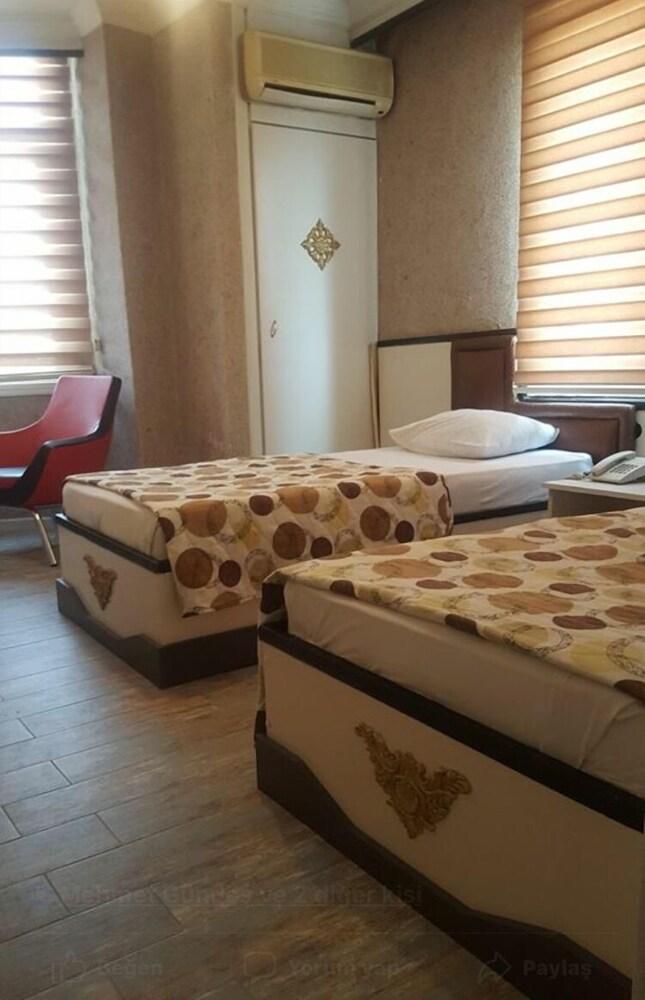 Katan Hotel 4/10