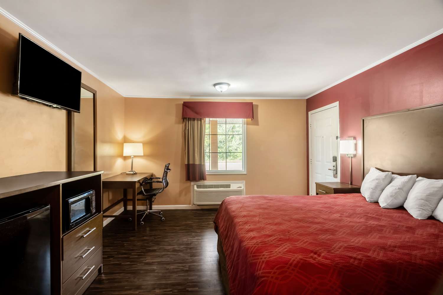 Econo Lodge Cornersville I-65 14/46