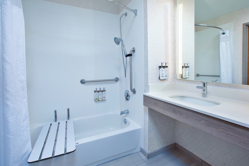 جناح بسرير كينج لذوي الإعاقة، Holiday Inn Express Hotel And Suites Buffalo 6/7