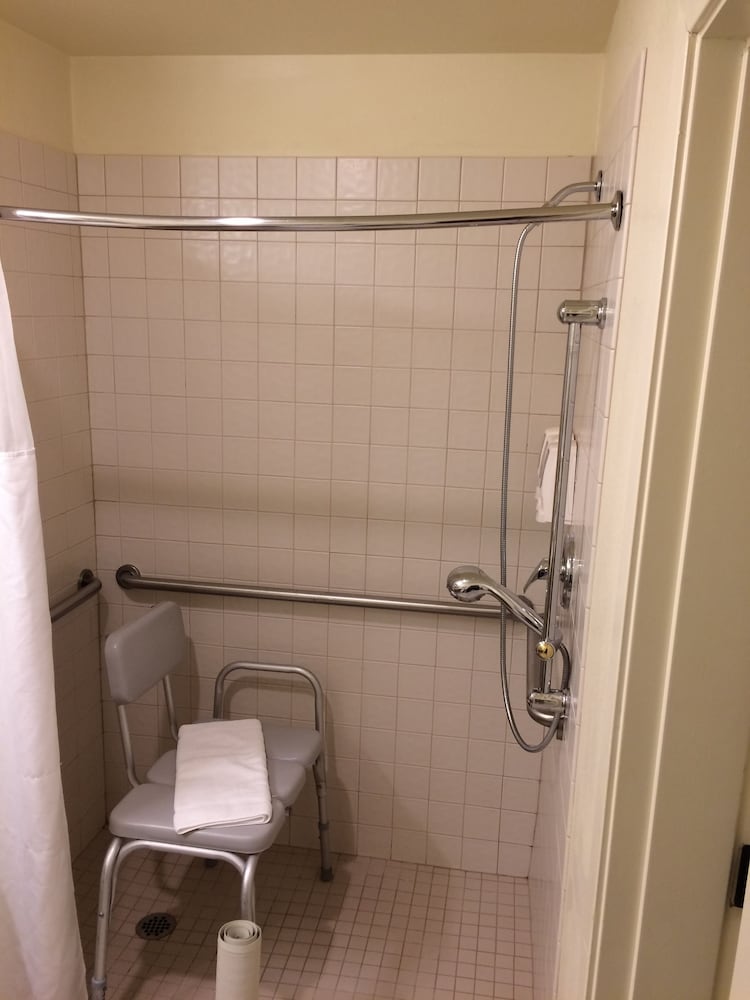 Best Western Plus Edmonds Harbor Inn 12/40