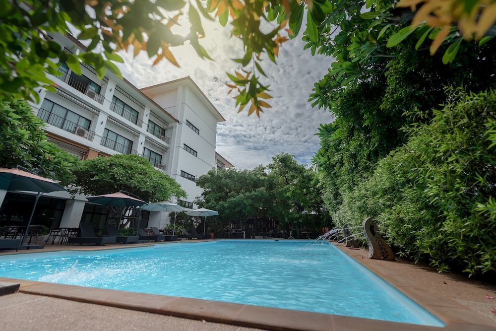 The Pannarai Hotel 66/70