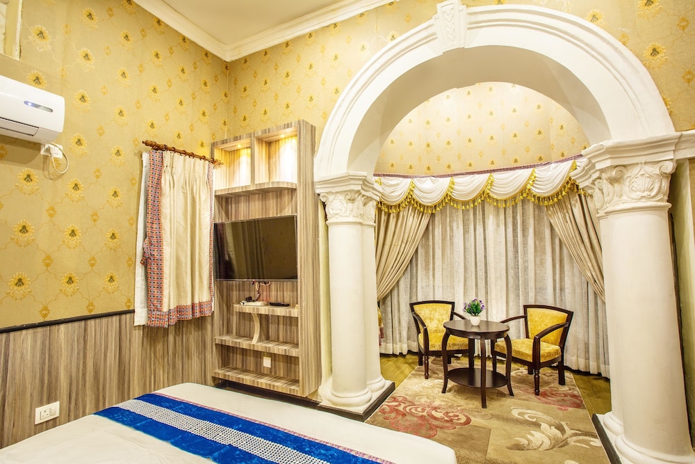 Royal Empire Boutique Hotel 41/47
