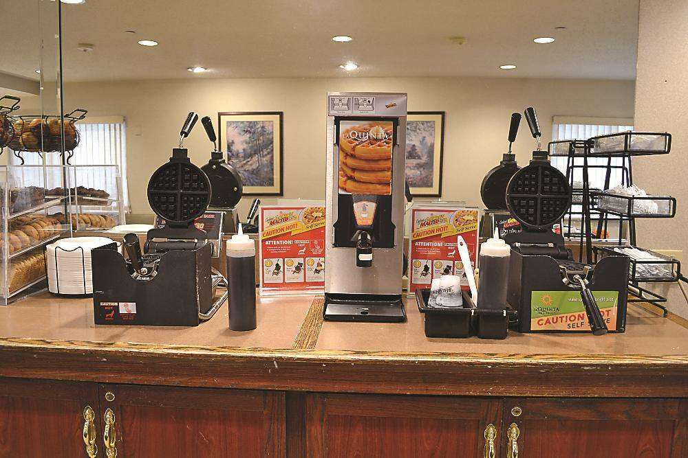 Days Inn by Wyndham Pleasant Prairie Kenosh 31/55