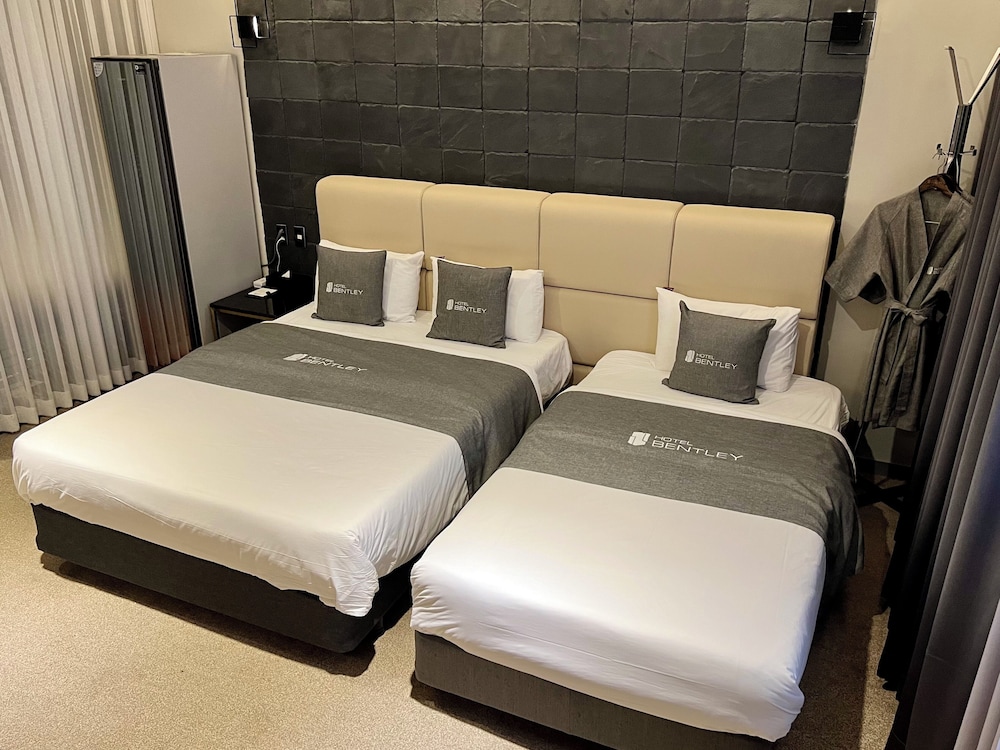 DELUXE, TRIPLE