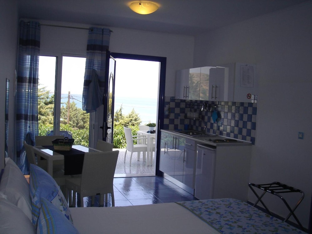 Bouganville Studios 30/50