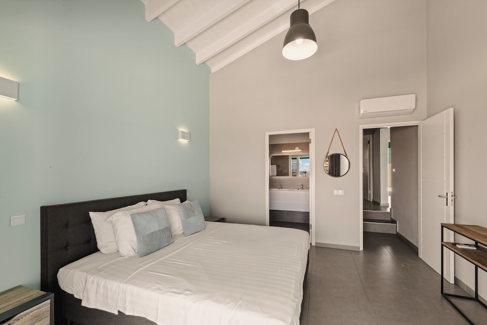 2 BEDROOMS, DELUXE, BUNGALOW