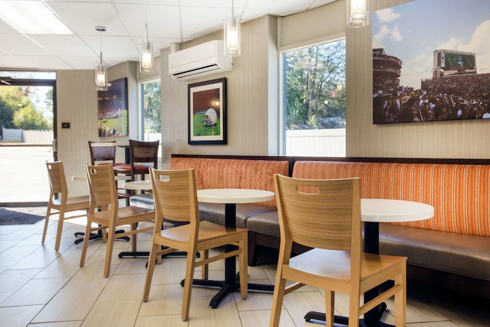 Gallus Stadium Park Inn, an Ascend Collection Hotel 27/33