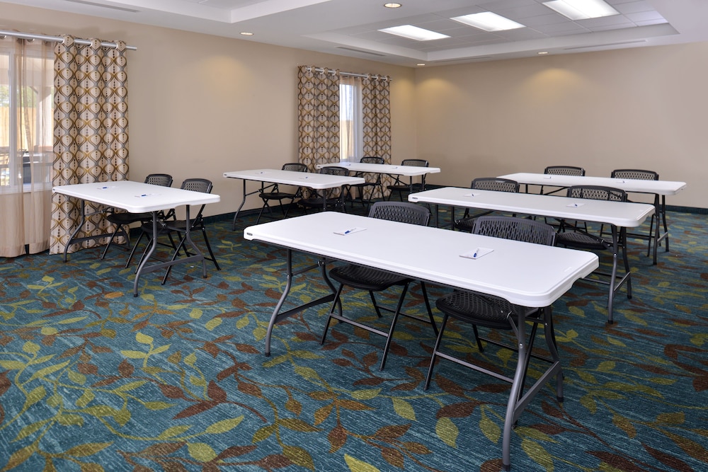 CANDLEWOOD SUITES KENEDY 33/40