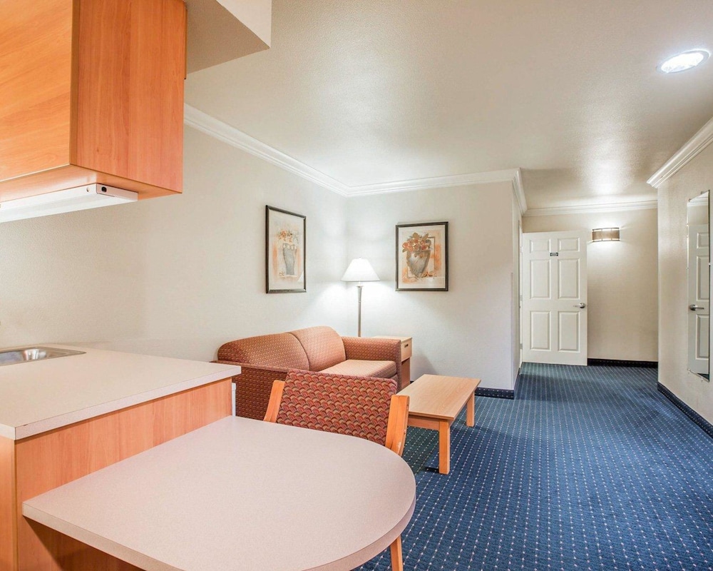 Comfort Inn & Suites Salinas City Center Area 20/45