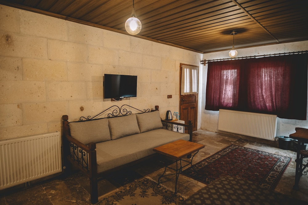 Cavusin Cave House 29/50