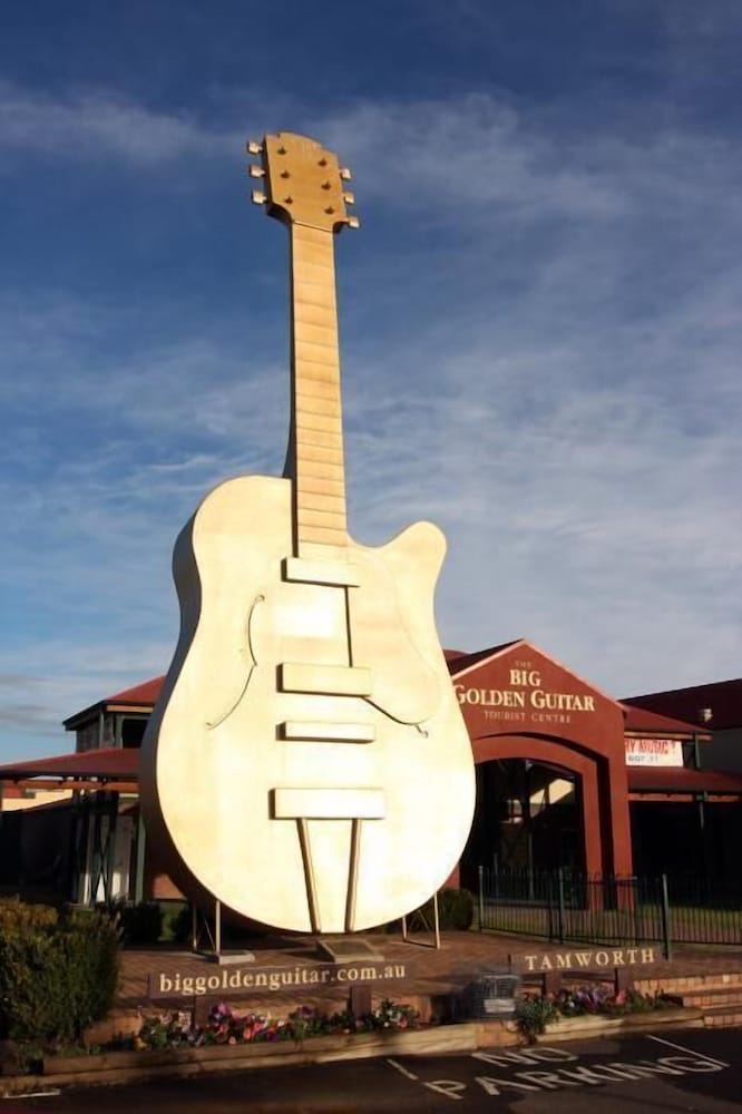 Golden Guitar Motor Inn 38/50