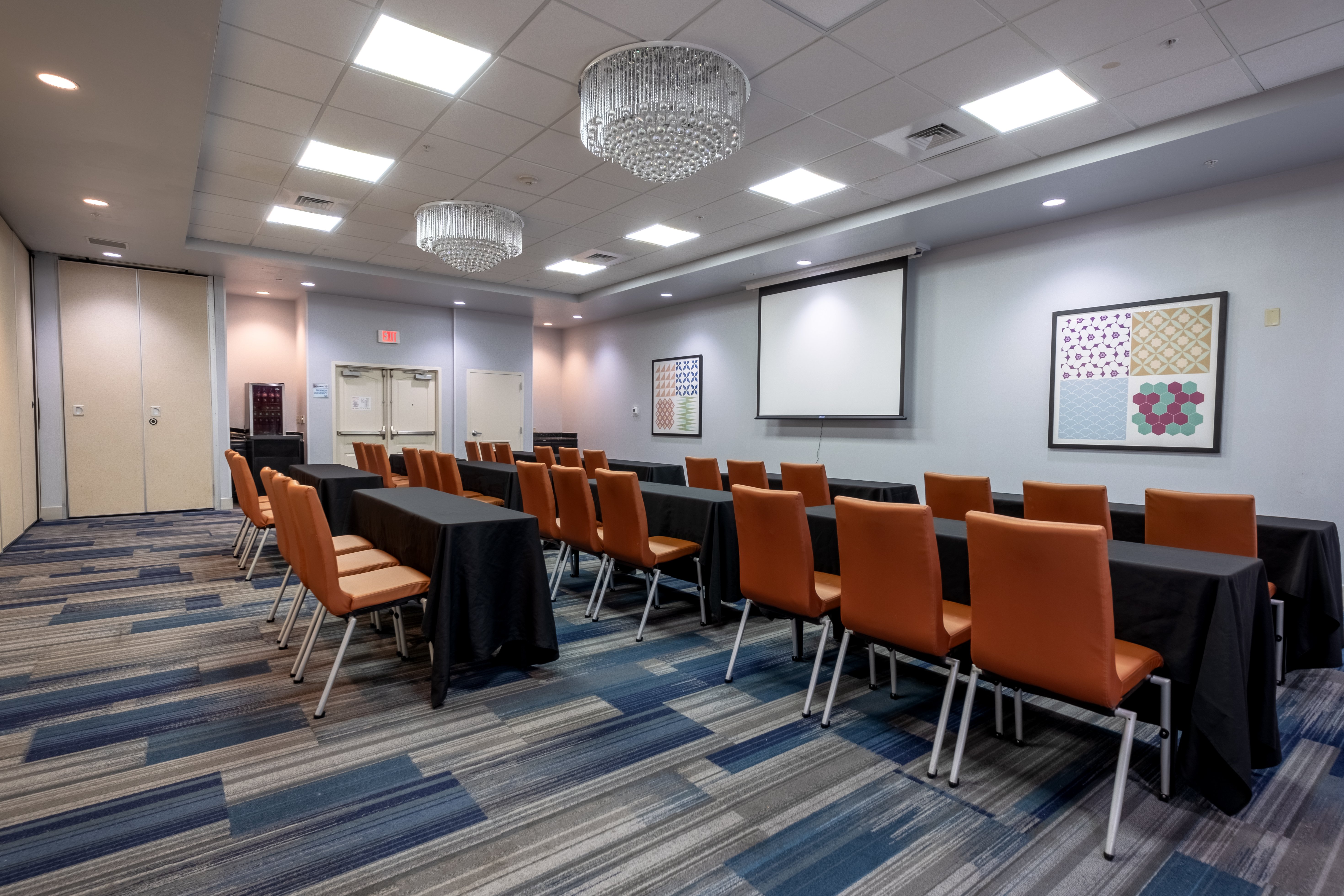 Holiday Inn Express and Suites Orlando - International Drive 65/79