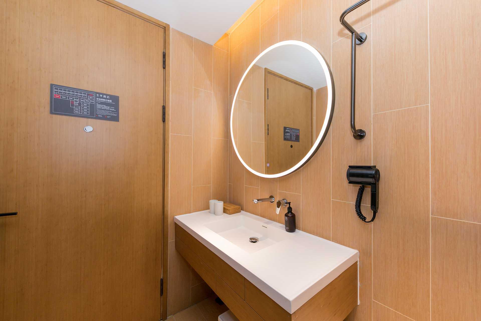 JI Hotel (Shanghai Lujiazui World Plaza) 46/48