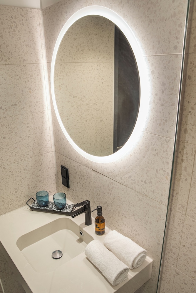 LOGINN Hotel Koln Airport 48/48