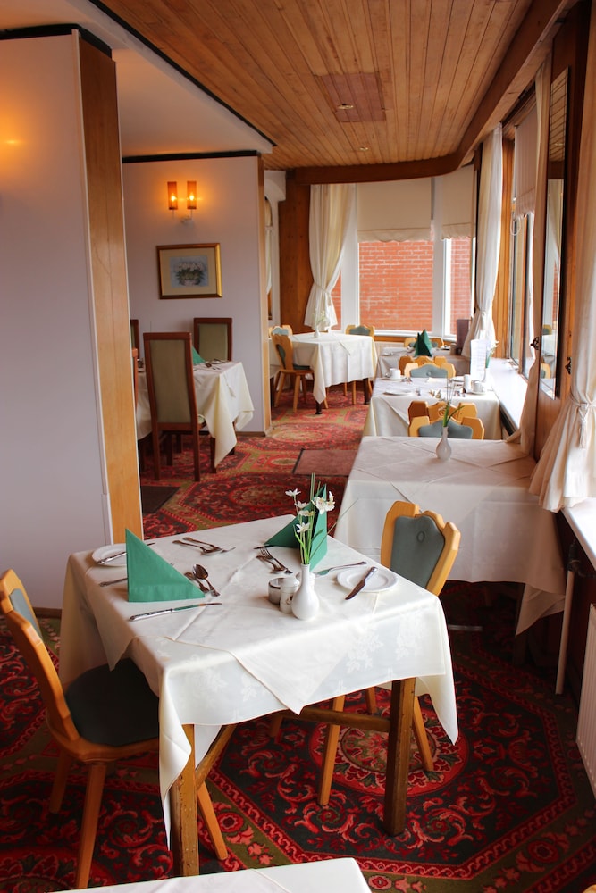 Headlands Hotel 40/50