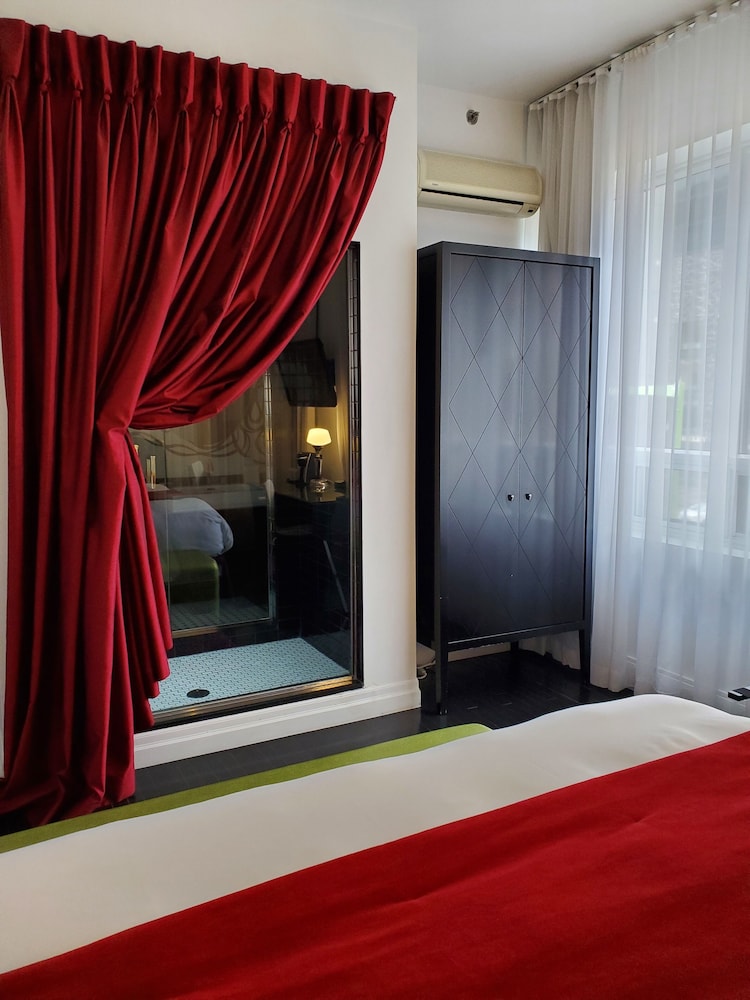 Hotel Chez Swann 4/72