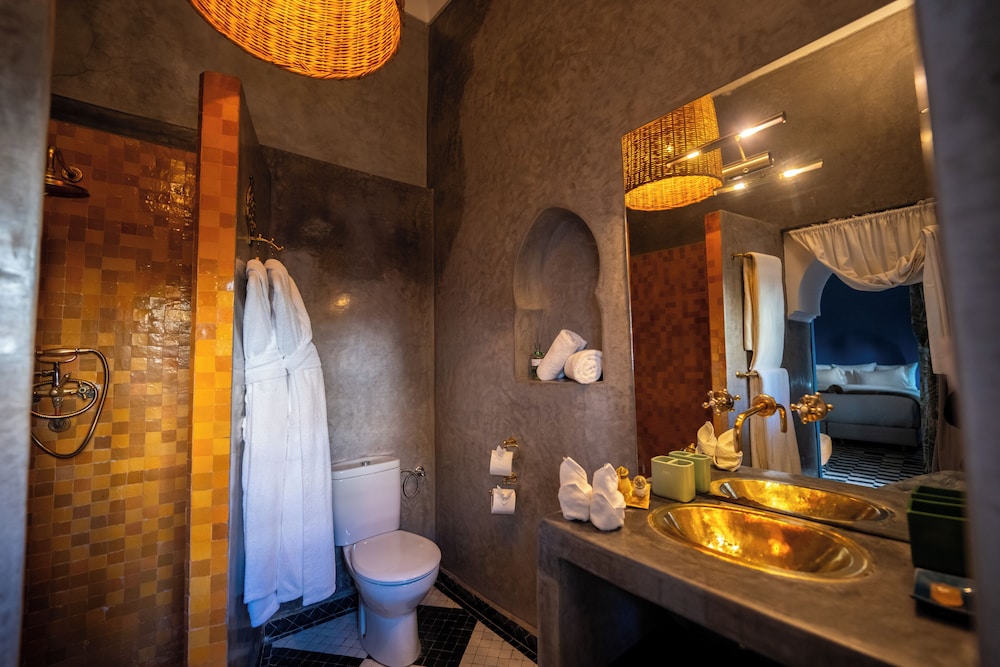 Riad Les Yeux Bleus 73/75