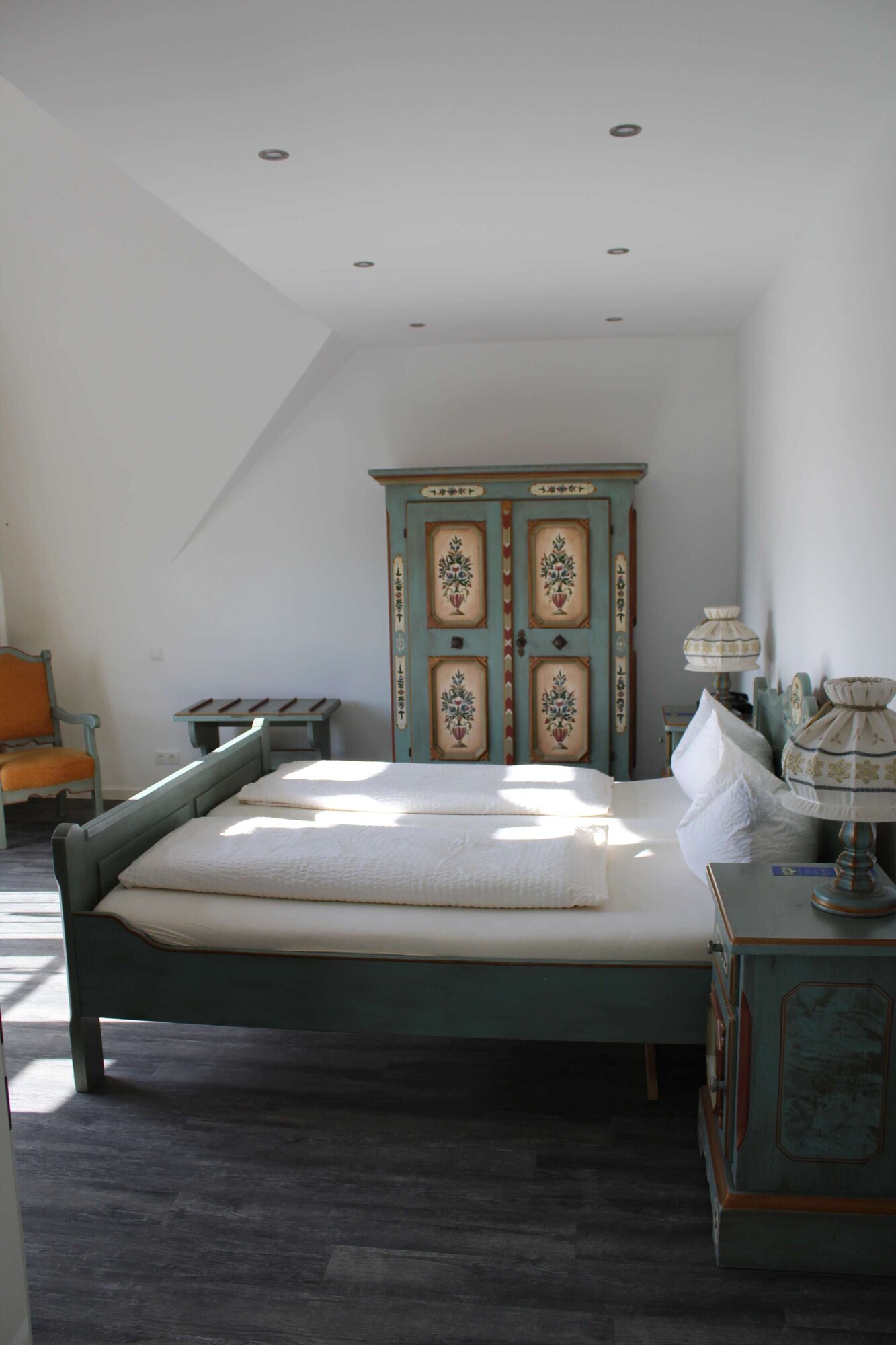 ROMANTIC, DOUBLE BED
