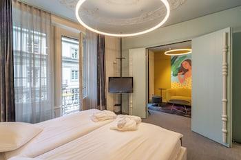 Boutique, Suite, King Bed, Balcony