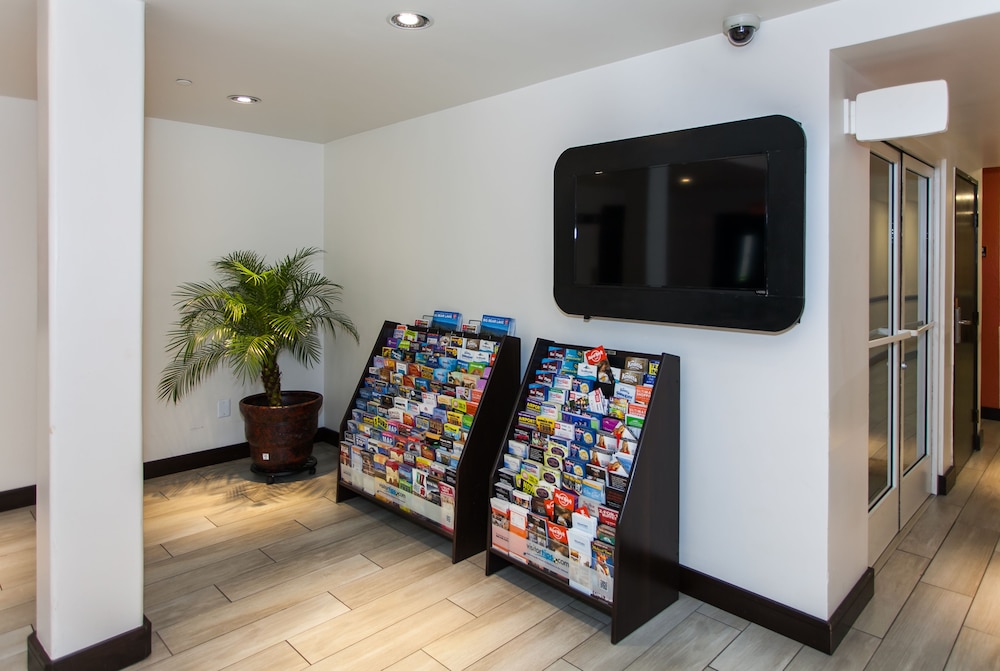 Motel6 Hollywood, CA - Los Angeles 30/50