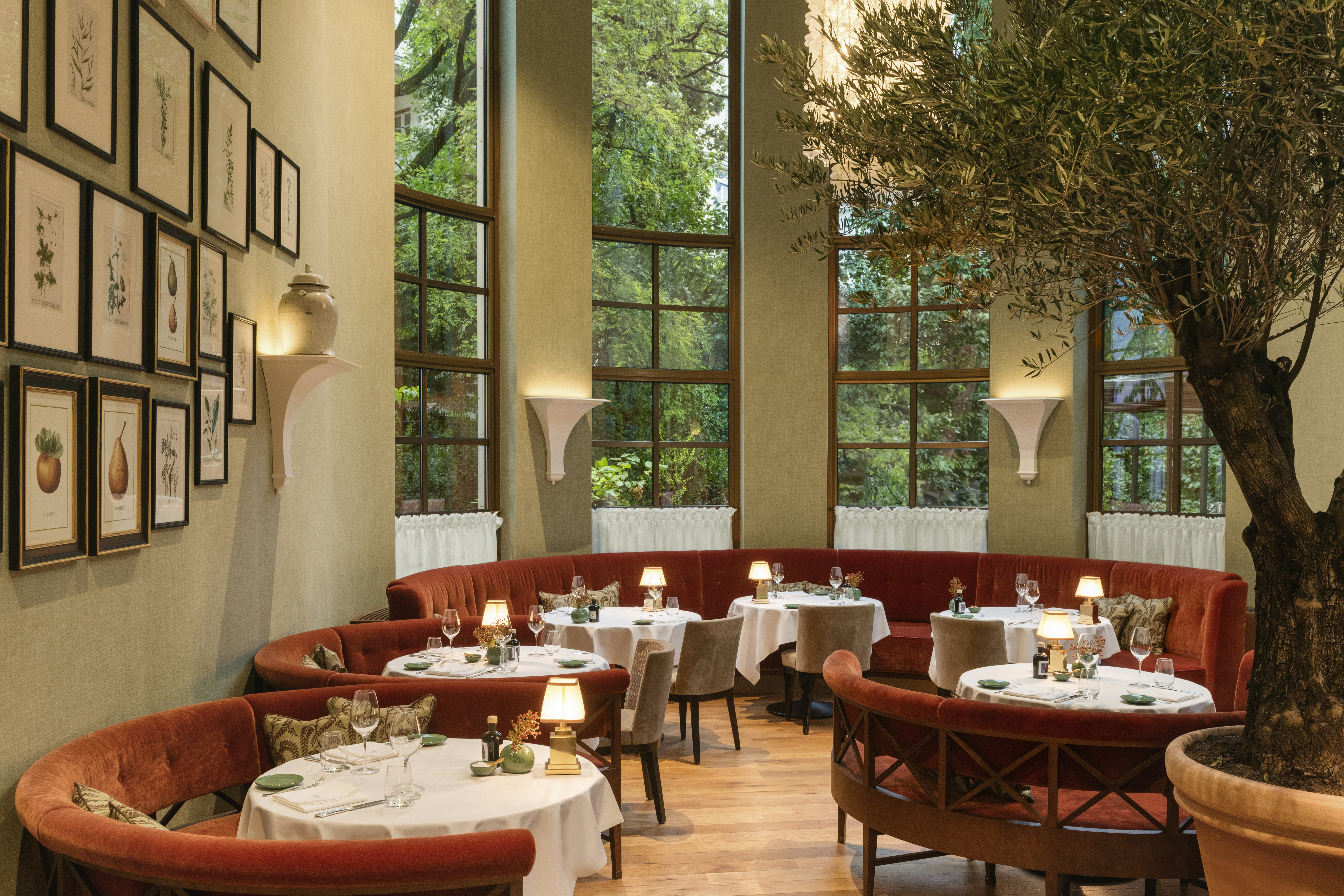 ROCCO FORTE THE CHARLES HOTEL 53/64