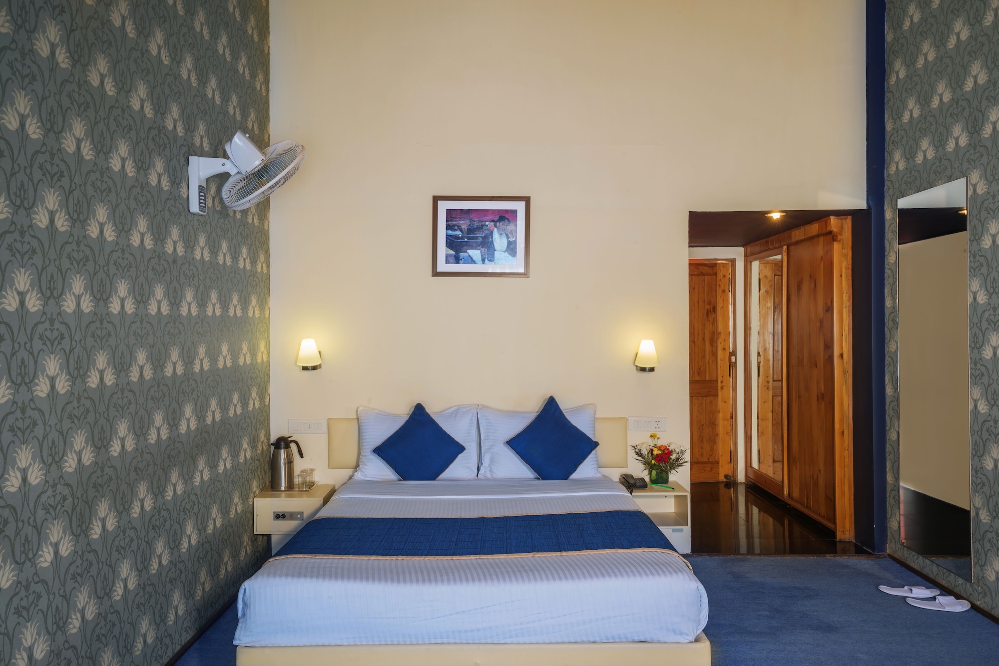 DELUXE, QUEEN BED
