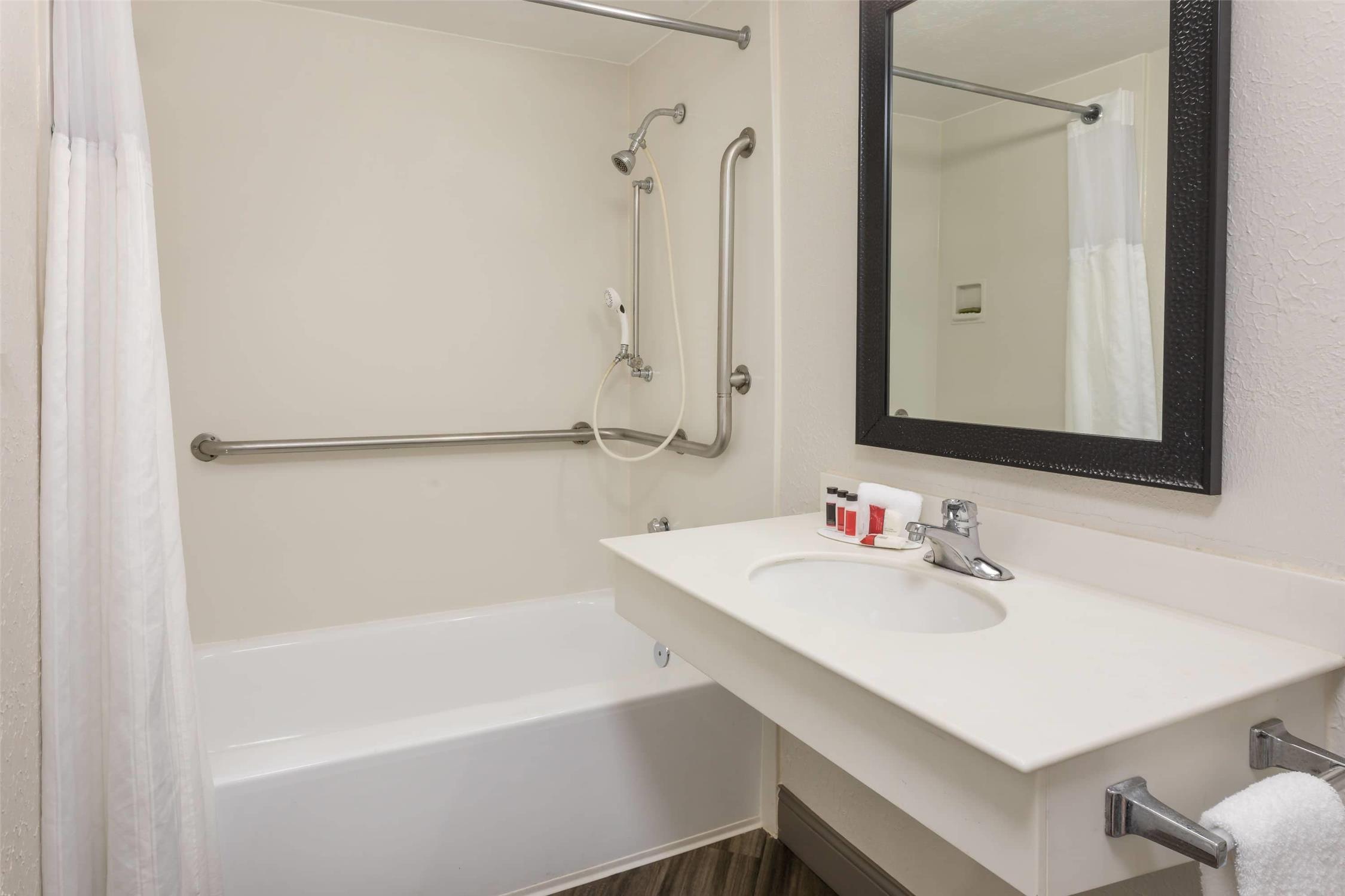 Baymont By Wyndham Greenville Woodruff Rd 30/31