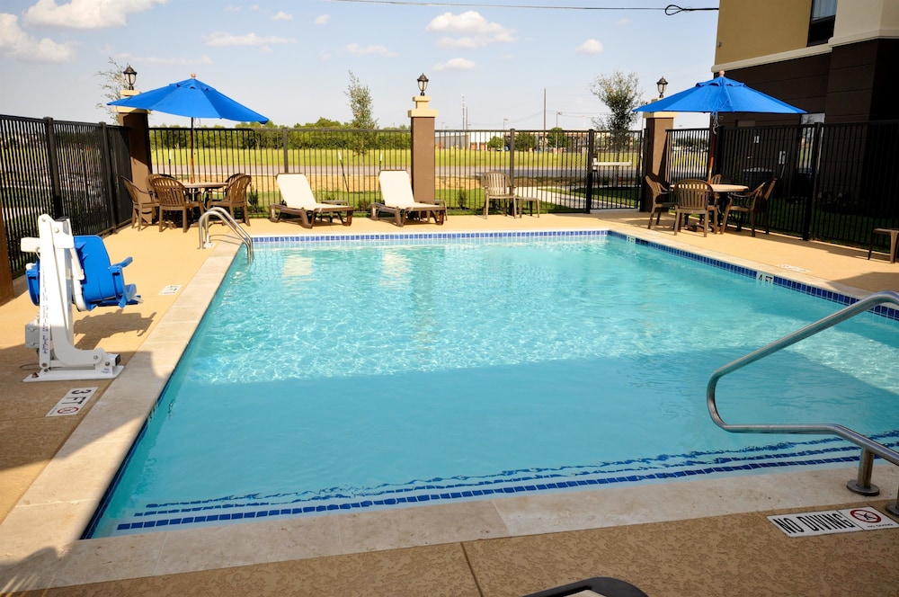 Hampton Inn & Suites Hutto Austin 3/48