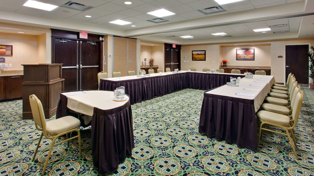 Holiday Inn Express Suites 55/66