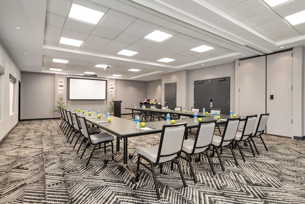 Hyatt Place Santa Fe 64/72