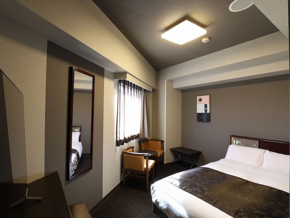 SEMI ROOM, SEMI DOUBLE BED
