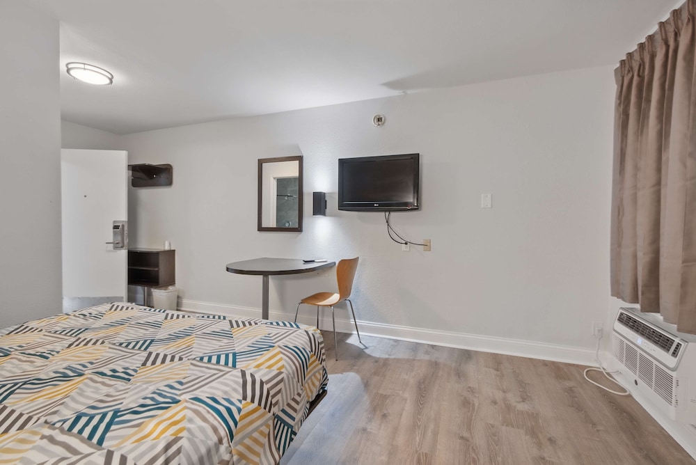 Motel6 Normal, IL - Bloomington Area 21/39