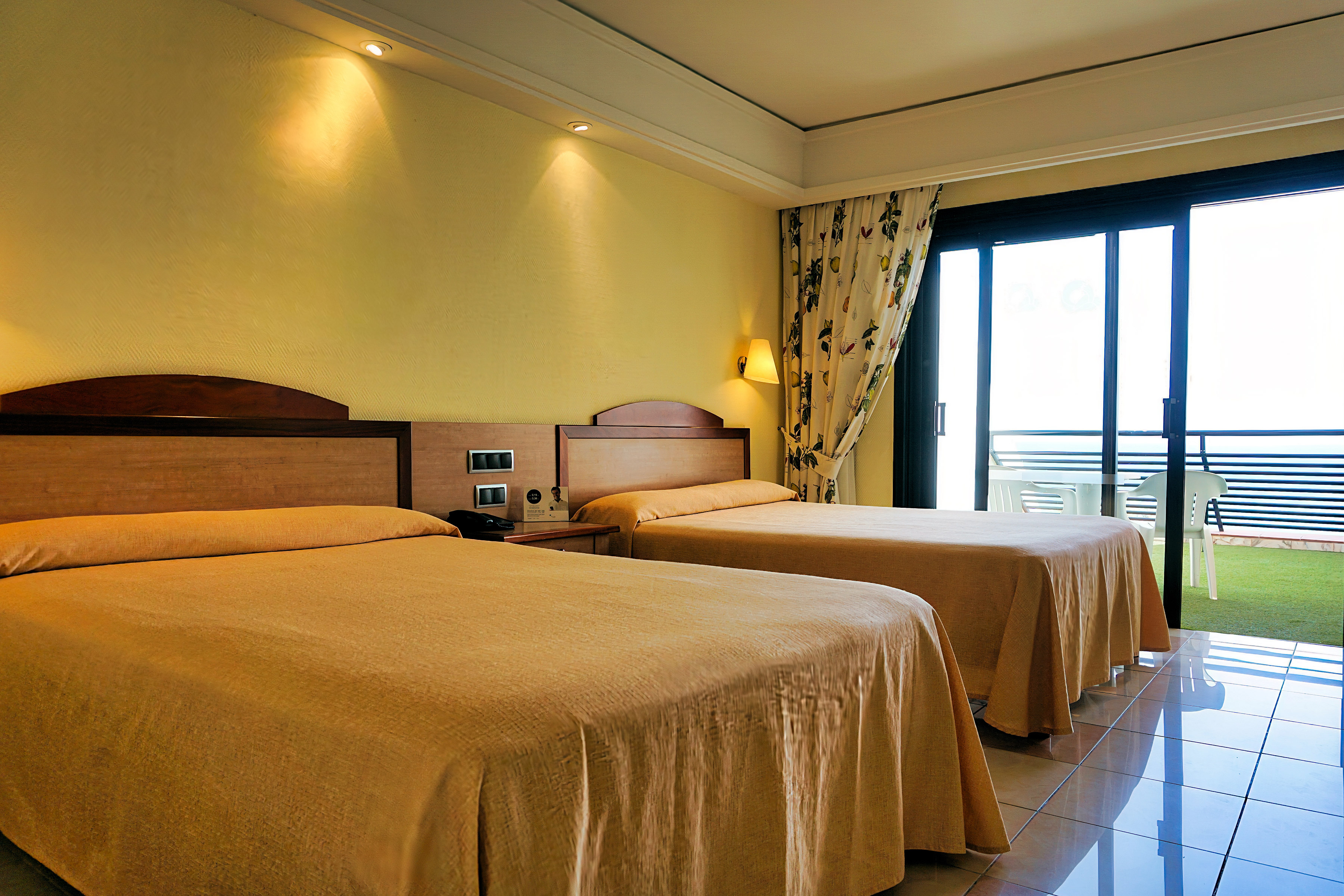 Room, Double or Twin Bed, Lateral Side Sea View
