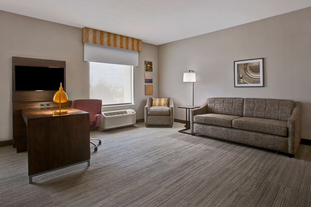 Hampton Inn and Suites Dallas-Desoto 47/57